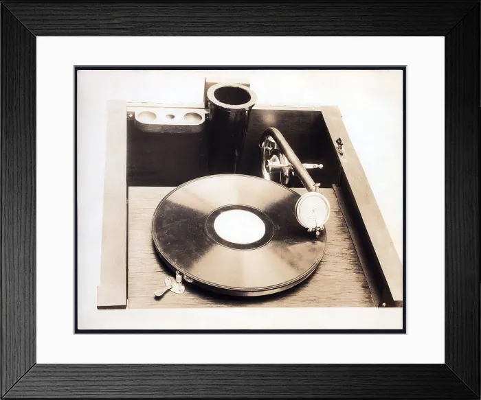 Framed Print : Top view of gramophone, in square wooden cabinet, with curved arm, needle and record, circa 1914