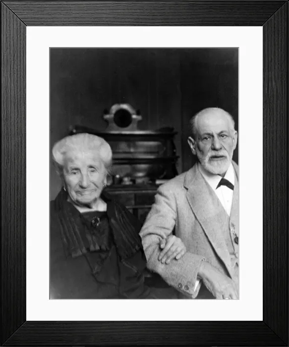 Framed Print : Sigmund Freud (1856-1939), and his mother, Amalia Freud (1835-1929), in 1925 Framed Print : Sigmund Freud (1856-1939), and his mother, Amalia Freud (1835-1929), in 1925