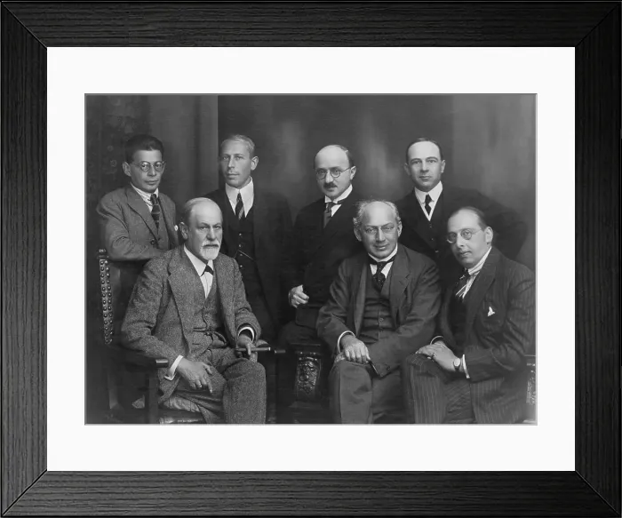 Framed Print : Sigmund Freud (1856-1939), with his 'secret committee' of six loyal supporters. Seated (left to right): Freud, Sandor Ferenczi, and Hans Sachs