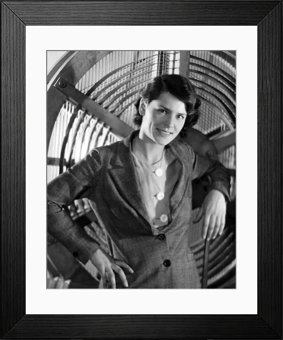 Framed Print : Margaret Bourke-White, 1933. Courtesy: CSU Archives / Everett Collection Framed Print : Margaret Bourke-White, 1933. Courtesy: CSU Archives / Everett Collection