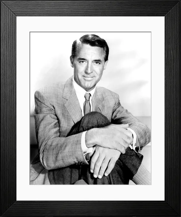 Framed Print : NORTH BY NORTHWEST, Cary Grant, 1959 Framed Print : NORTH BY NORTHWEST, Cary Grant, 1959