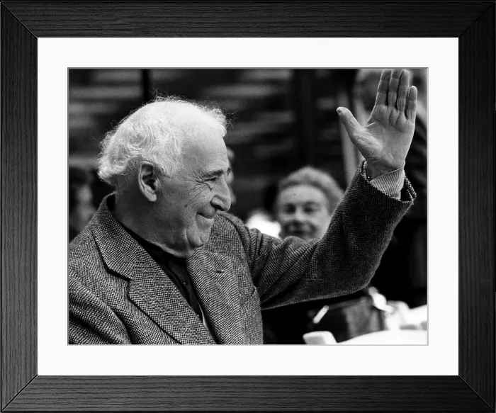 Framed Print : Marc Chagall watches as his mosaic, The Four Seasons, is unveiled in Chicago, 1974. Courtesy: CSU Archives / Everett Collection