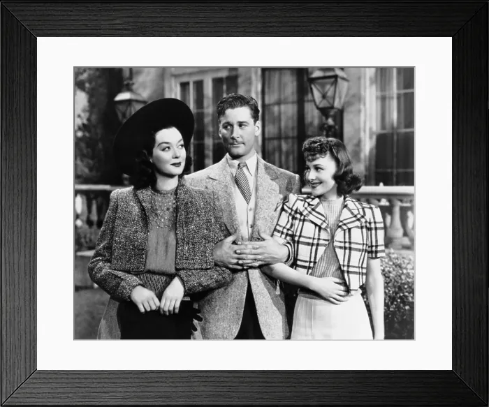 Framed Print : FOUR'S A CROWD, from left, Rosalind Russell, Errol Flynn, Olivia de Havilland, 1938 Framed Print : FOUR'S A CROWD, from left, Rosalind Russell, Errol Flynn, Olivia de Havilland, 1938
