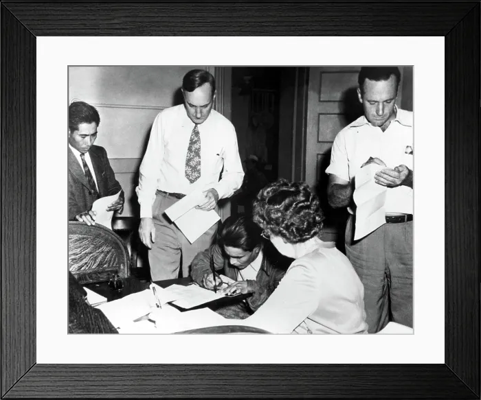Framed Print : SMUGGLED MEXICAN HANDS SIGN BONDS-One of 57 laborers charged with entering the United States illegally signs bond in Vermilion County Jail before US Commissioner Marie Burnett Framed Print : SMUGGLED MEXICAN HANDS SIGN BONDS-One of 57 laborers charged with entering the United States illegally signs bond in Vermilion County Jail before US Commissioner Marie Burnett