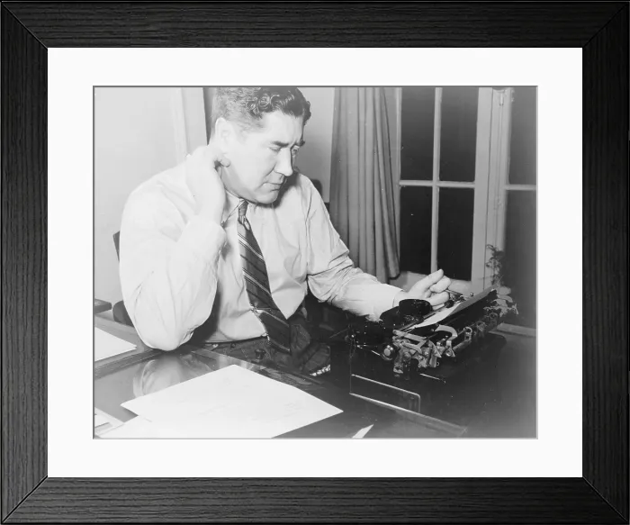 Framed Print : Quentin Reynold (1902-1965) American journalist and World War II reporter for COLLIERS. 1945 Framed Print : Quentin Reynold (1902-1965) American journalist and World War II reporter for COLLIERS. 1945