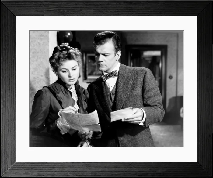 Framed Print : GASLIGHT, from left, Ingrid Bergman, Joseph Cotten, 1944
