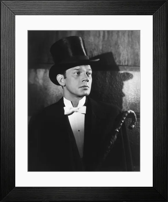 Framed Print : GASLIGHT, Joseph Cotten, 1944 Framed Print : GASLIGHT, Joseph Cotten, 1944