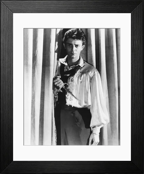 Framed Print : BEAUTY AND THE DEVIL, (aka LA BEAUTE DU DIABLE), Gerard Philipe, 1950