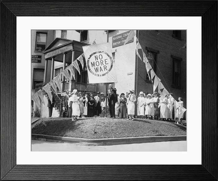 Framed Print : Women of the National League for Limitations of Armament demonstrating in Washington DC in 1922 Framed Print : Women of the National League for Limitations of Armament demonstrating in Washington DC in 1922