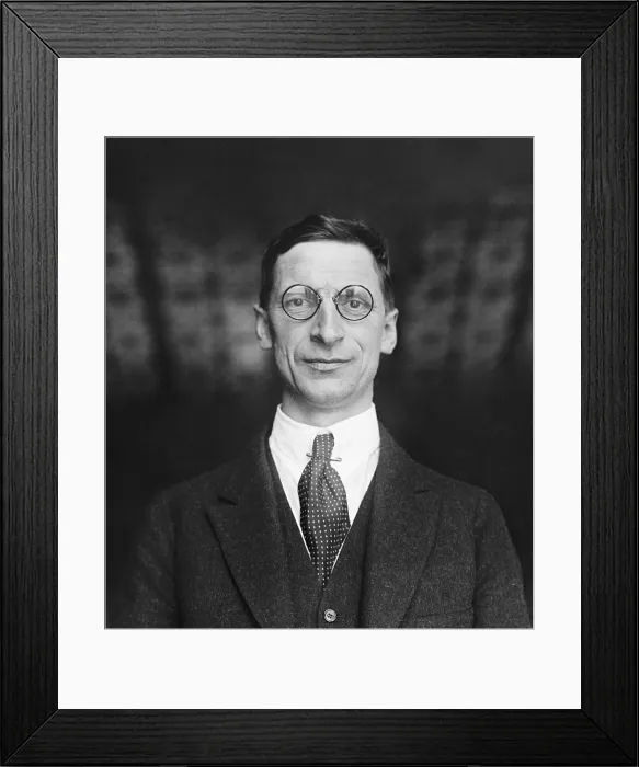 Framed Print : Eamon (Edward) De Valera (1882-1975), was president of Sinn Fin and in the United States to escape jail in Ireland and to raise funds for Irish Freedom in 1919 Framed Print : Eamon (Edward) De Valera (1882-1975), was president of Sinn Fin and in the United States to escape jail in Ireland and to raise funds for Irish Freedom in 1919