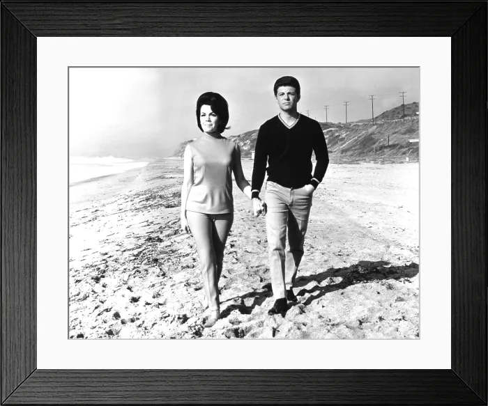 Framed Print : BEACH BLANKET BINGO, Annette Funicello, Frankie Avalon, 1965