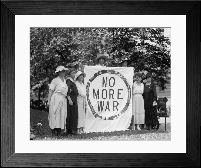 Framed Print : Women of the National League for Limitations of Armament demonstrating in Washington DC in 1922