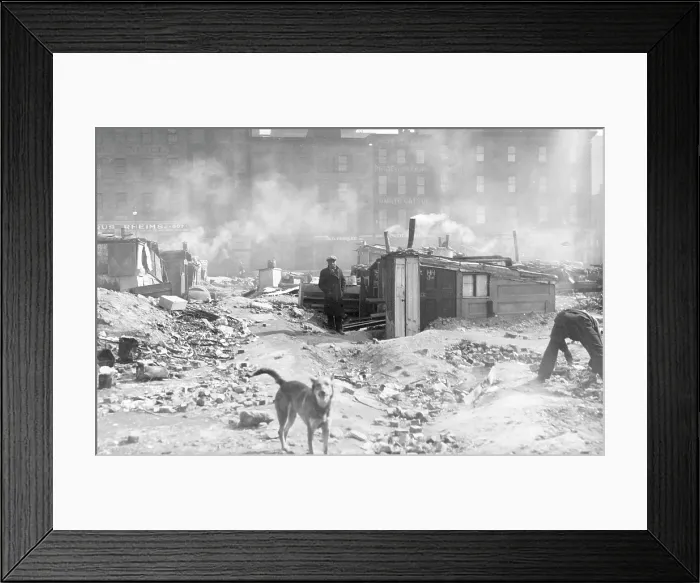 Framed Print : Shack colony at West and Charleton Streets, New York City, February 16, 1932. Courtesy: CSU Archives / Everett Collection Framed Print : Shack colony at West and Charleton Streets, New York City, February 16, 1932. Courtesy: CSU Archives / Everett Collection
