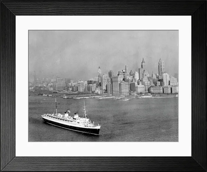 Framed Print : The S.S. Rex, and the New York City skyline, circa, 1939. Courtesy: CSU Archives / Everett Collection