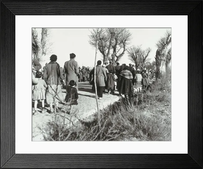Framed Print : SPAIN. Teruel. Spanish Civil War (1936-1939). Teruel. Evacuation of civilizans and entrance of militia men (1937). SPAIN. Salamanca. Archivo Histrico Nacional