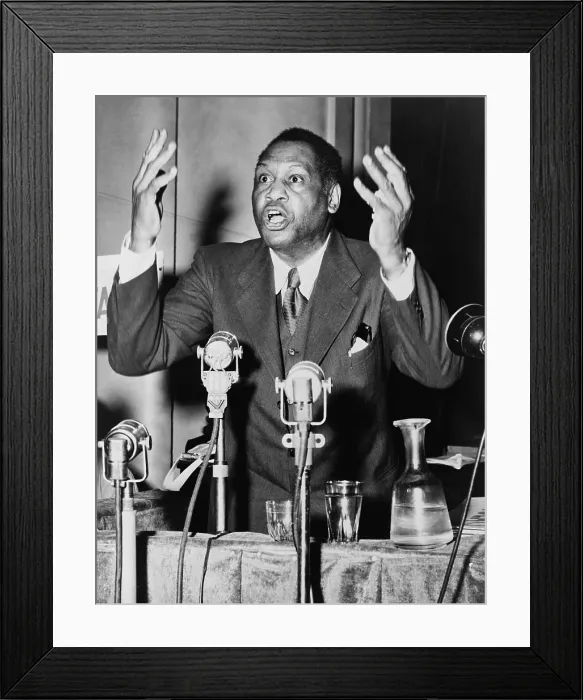Framed Print : Paul Robeson (1898-1976), addressing the World Conference of Partisans of Peace in Paris in 1949. Robeson publicly expressed his leftist politics throughout the Cold War Framed Print : Paul Robeson (1898-1976), addressing the World Conference of Partisans of Peace in Paris in 1949. Robeson publicly expressed his leftist politics throughout the Cold War