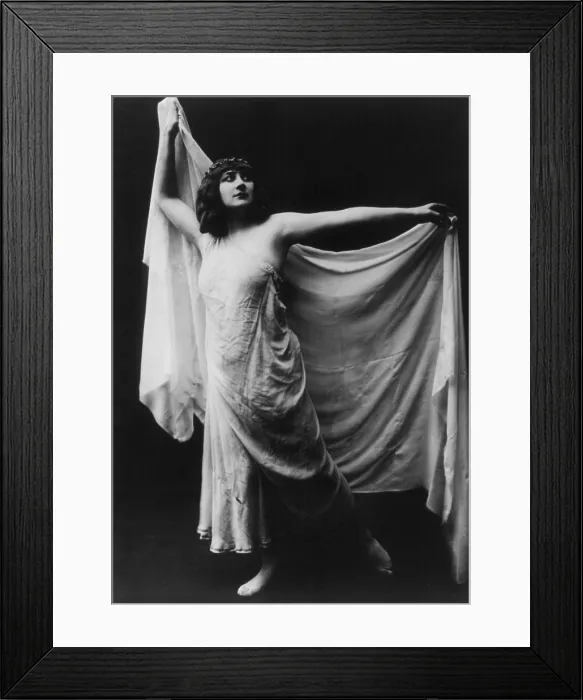 Framed Print : Mary Garden (1874-1967), Scottish-born American operatic soprano in 1909