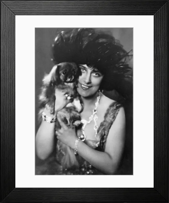Framed Print : Geraldine Farrar (1882-1967), American opera star in 1922, with elaborate hat, jewelry and a pet dog