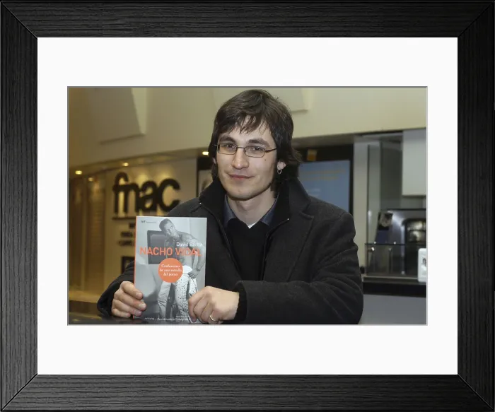 Framed Print : BARBADavid (1973). Journalist. 2004. Oscar Elias / AISA / Everett Collection (184179)**US SALES ONLY**