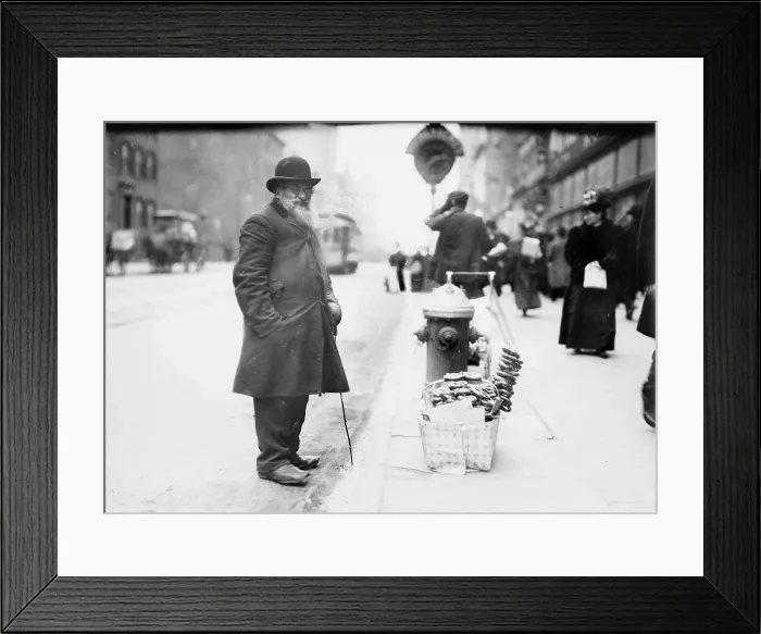 Framed Print : New York City, Pretzel vendor, 6th Avenue, New York, photograph circa 1900s-1920s Framed Print : New York City, Pretzel vendor, 6th Avenue, New York, photograph circa 1900s-1920s