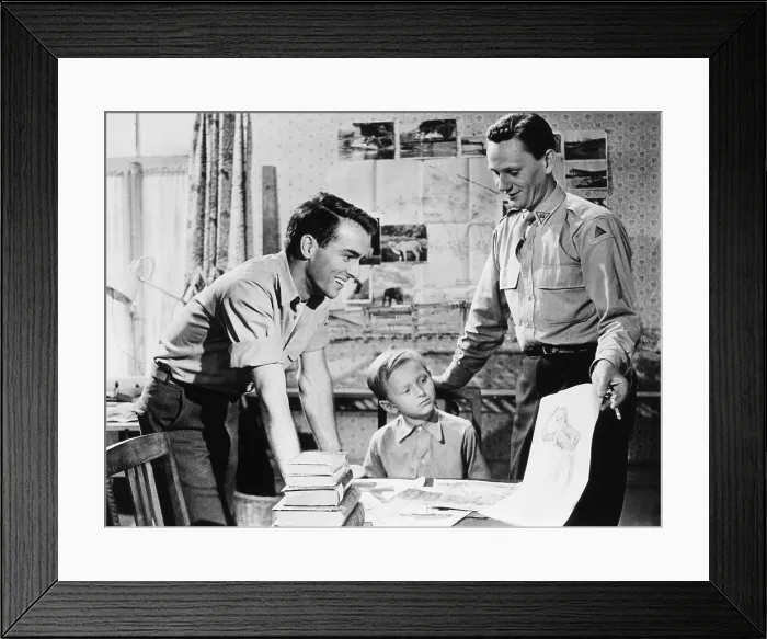 Framed Print : THE SEARCH, from left, Montgomery Clift, Ivan Jandl, Wendell Corey, 1948