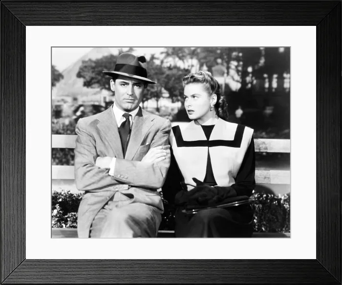Framed Print : NOTORIOUS, from left: Cary Grant, Ingrid Bergman, 1946