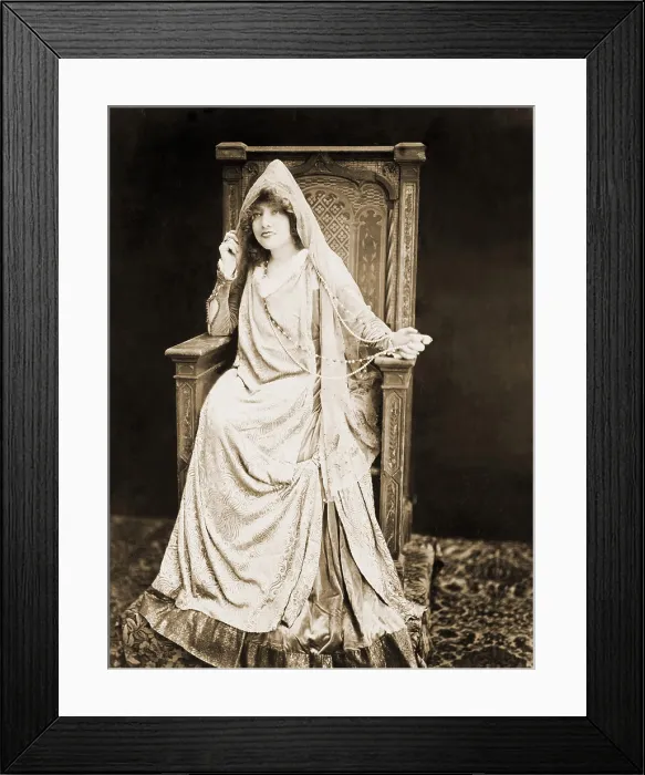 Framed Print : Sarah Bernhardt (1844-1923), French actress, posed in stage costume in 1917. She continued to perform until her death at age 69, in 1923 Framed Print : Sarah Bernhardt (1844-1923), French actress, posed in stage costume in 1917. She continued to perform until her death at age 69, in 1923