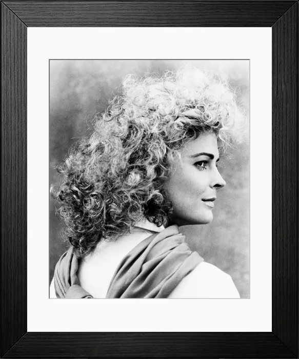 Framed Print : A NIGHT FULL OF RAIN, (aka LA FINE DEL MONDO NEL NOSTRO SOLITO LETTI IN UNA NOTTE PIENA DI PIOGGIA), Candice Bergen, 1978, Warner Brothers / Courtesy: Everett Collection