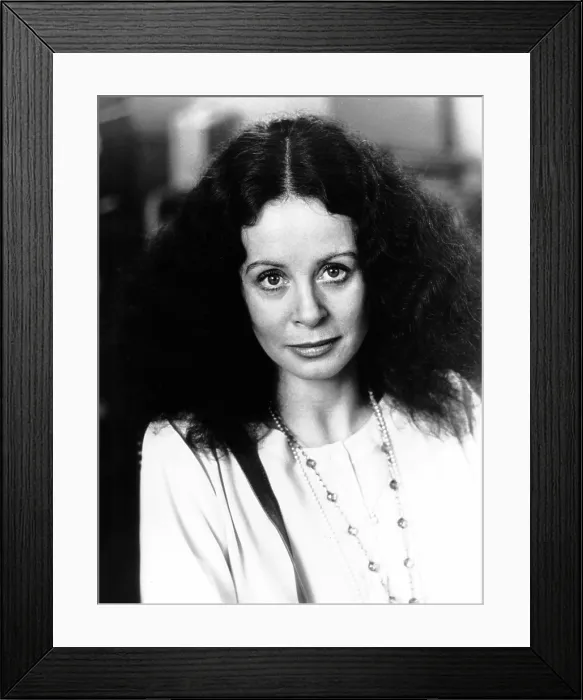 Framed Print : THE BIG SLEEP, Sarah Miles, 1978, United Artists / courtesy Everett Collection