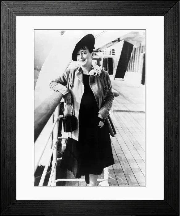 Framed Print : Dorothy Parker (1893-1967), American writer, poetess and member of the Algonquin Round Table, on board an ocean liner in 1939 Framed Print : Dorothy Parker (1893-1967), American writer, poetess and member of the Algonquin Round Table, on board an ocean liner in 1939