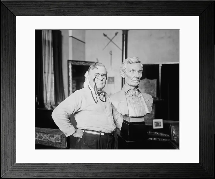 Framed Print : W. Clark Noble (1858-1938) poses next to his bust of Abraham Lincoln, 1924 Framed Print : W. Clark Noble (1858-1938) poses next to his bust of Abraham Lincoln, 1924
