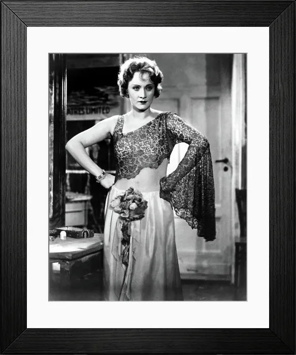Framed Print : THE BLUE ANGEL, Marlene Dietrich, 1930