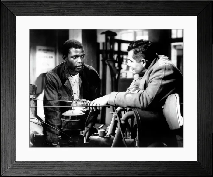 Framed Print : THE BLACKBOARD JUNGLE, Sidney Poitier, Glenn Ford, 1955