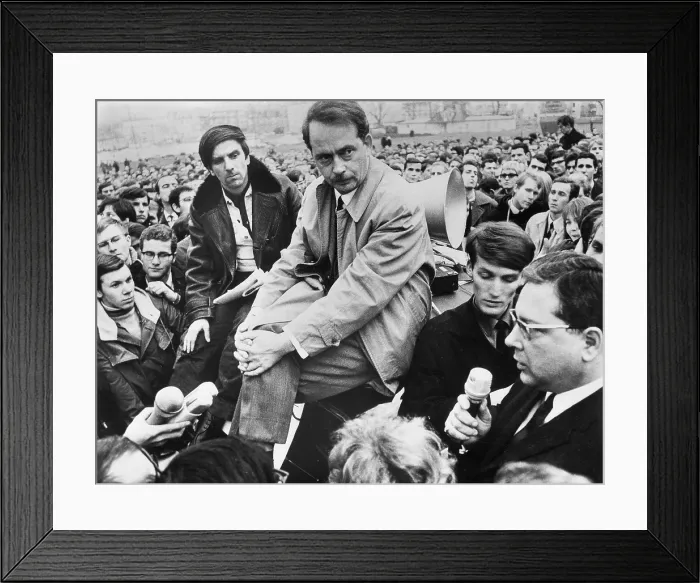 Framed Print : DAHRENDORFRalf (1929). British sociologistpolitician and teacher. Ralf Dahrendorf discussing with the student leader Rudi Dutschke (1968) Framed Print : DAHRENDORFRalf (1929). British sociologistpolitician and teacher. Ralf Dahrendorf discussing with the student leader Rudi Dutschke (1968)