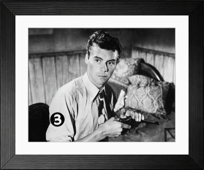 Framed Print : THE BLUE LAMP, Dirk Bogarde, 1950 Framed Print : THE BLUE LAMP, Dirk Bogarde, 1950