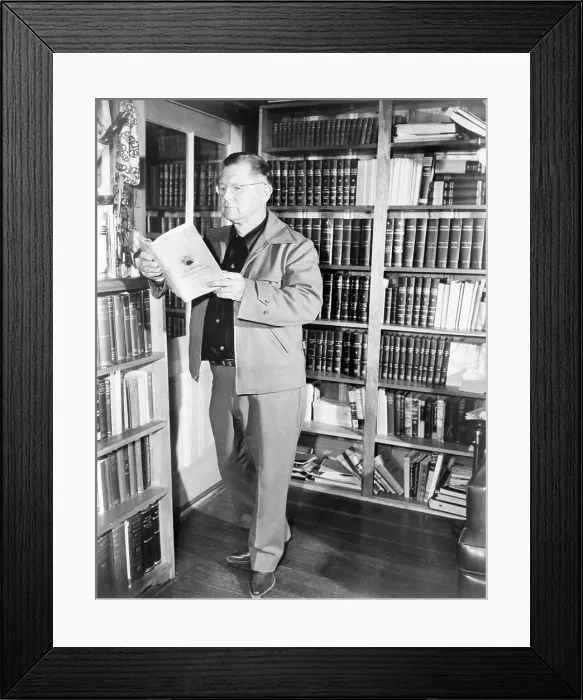 Framed Print : Erle Stanley Gardner, 1889-1970, based over eighty novels on his lawyer-detective character, Perry Mason. Ca. 1950 Framed Print : Erle Stanley Gardner, 1889-1970, based over eighty novels on his lawyer-detective character, Perry Mason. Ca. 1950