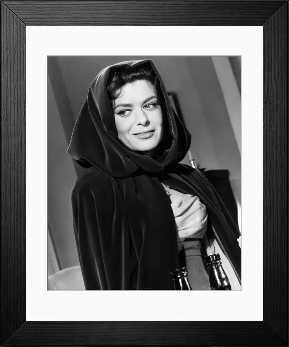 Framed Print : THE GYPSY AND THE GENTLEMAN, Melina Mercouri, 1958 Framed Print : THE GYPSY AND THE GENTLEMAN, Melina Mercouri, 1958