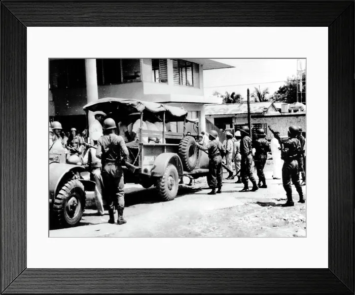 Framed Print : Aculpulco, Mexico: Mexican Army troops escort alleged ambushers out of cocnut growers union hall after a shooting incident in which at least 23 people were killed, August 21