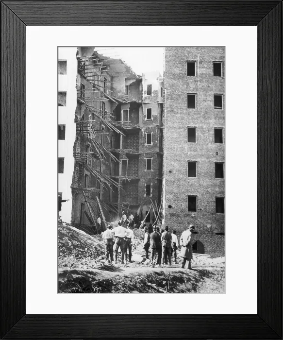 Framed Print : Spanish Civil War (1936-1939). Destroyed house after a bombardment. AISA / Everett Collection (99493)**US SALES ONLY**