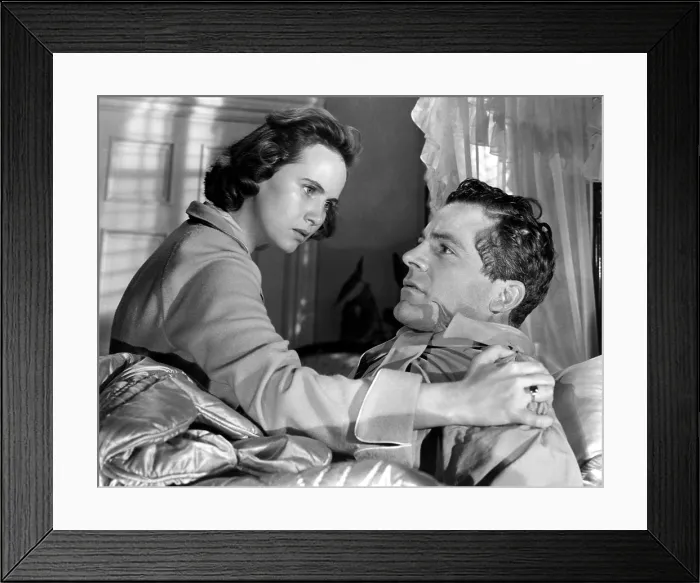 Framed Print : THE BEST YEARS OF OUR LIVES, Teresa Wright, Dana Andrews, 1946