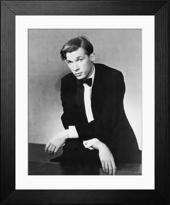 Framed Print : Glenn Gould (1932-1982), brilliant and eccentric pianist preferred recording to live performances, and left the stage for the studio in 1964. 1955 portrait