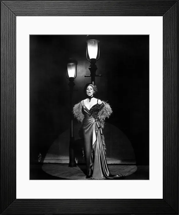 Framed Print : FUNNY LADY, Barbra Streisand (in a gown by Bob Mackie), 1975