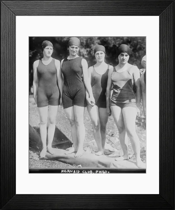 Framed Print : Bathing beauties, the Philadelphia Mermaid Club, Pennsylvania, photograph circa 1910s-1920s