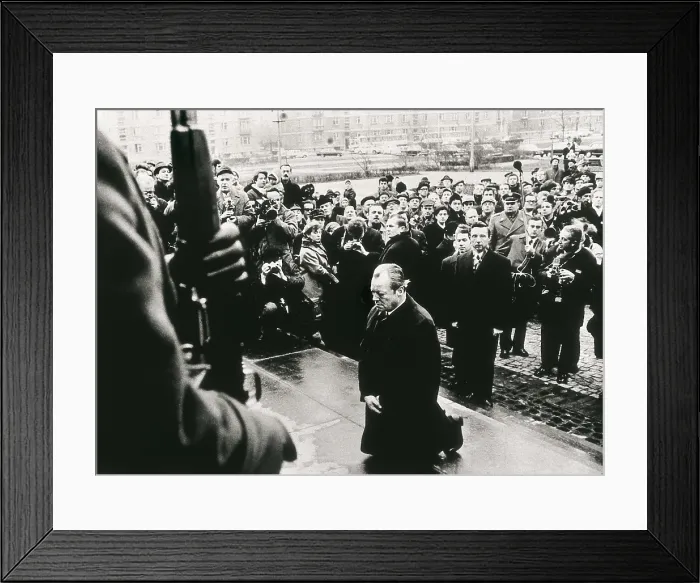 Framed Print : BRANDT, Herbert Karl Frahm, also called Willy (1913-1992). Willy Brandt after leaving a wreath on the Unknown Soldier's Tomb in Warsaw (7th December 1970)