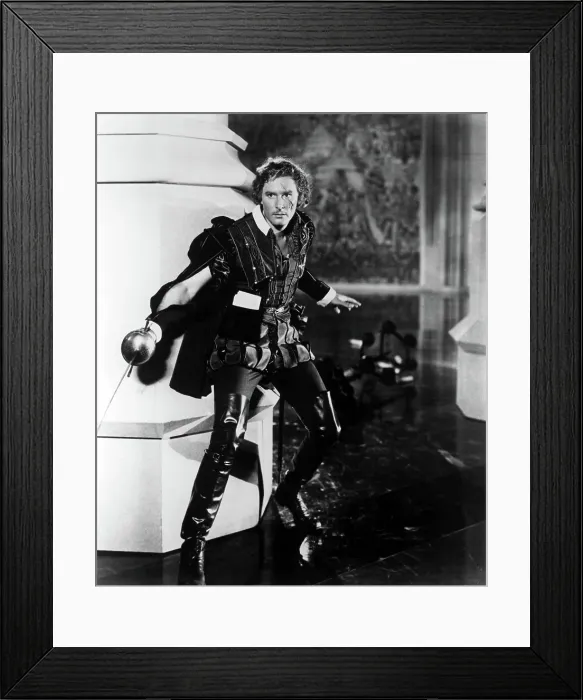 Framed Print : THE SEA HAWK, Errol Flynn, 1940 Framed Print : THE SEA HAWK, Errol Flynn, 1940