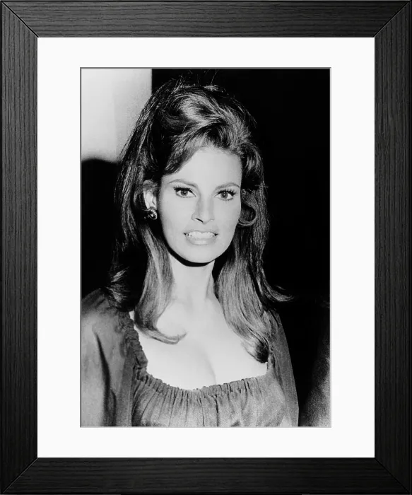 Framed Print : FUZZ, Raquel Welch, 1972 Framed Print : FUZZ, Raquel Welch, 1972