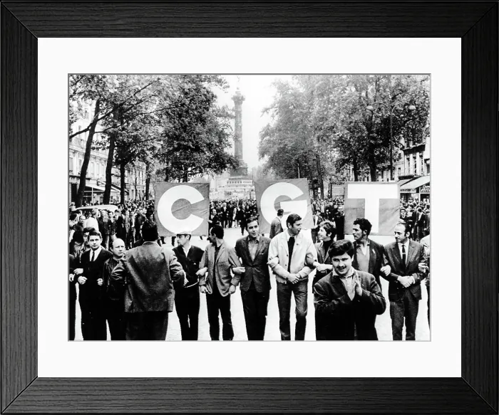 Framed Print : RIOT-Demonstrators leaving the Place de Bastille & marching to downtown Paris. 5 / 24 / 68. Courtesy: CSU Archives  /  Everett Collection