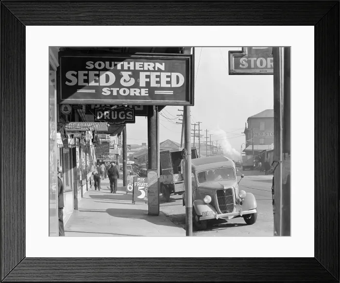 Framed Print : Waterfront in New Orleans, French market sidewalk scene, Louisiana, photograph by Walker Evans, December, 1935 Framed Print : Waterfront in New Orleans, French market sidewalk scene, Louisiana, photograph by Walker Evans, December, 1935