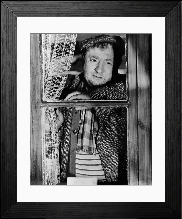 Framed Print : THE GATES OF PARIS, (aka PORTE DES LILAS), Pierre Brasseur, 1957