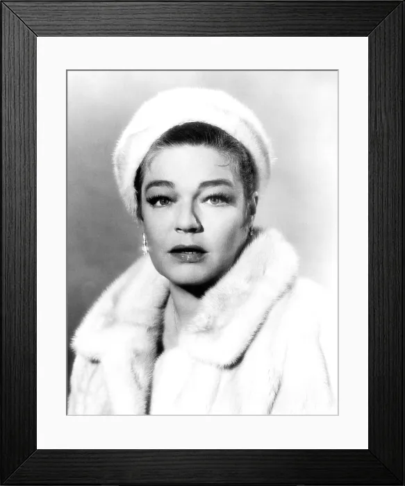 Framed Print : GAMES, Simone Signoret, 1967 Framed Print : GAMES, Simone Signoret, 1967